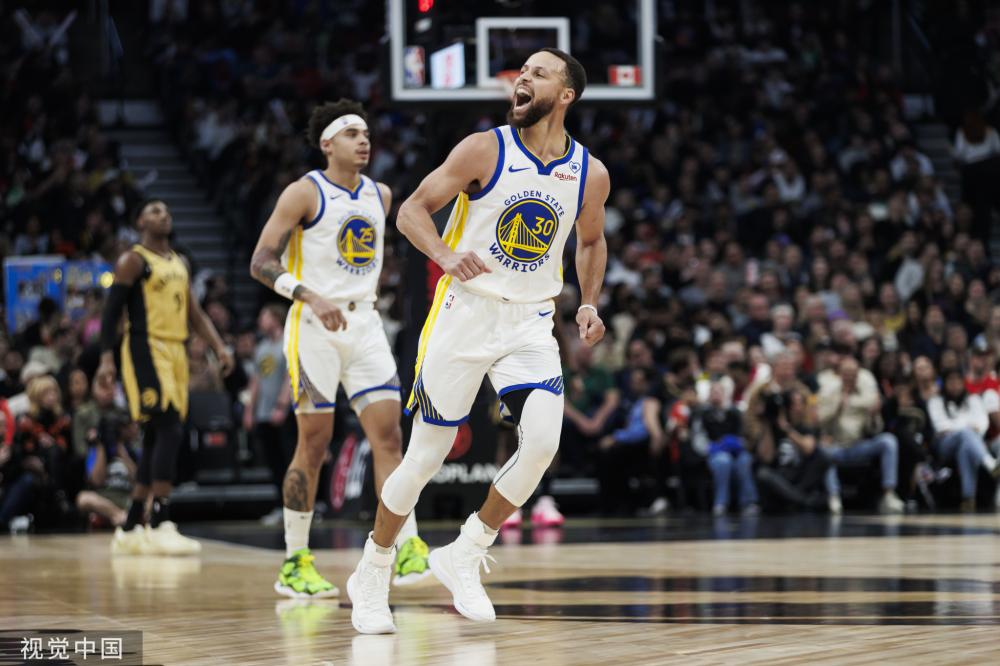 一位来自门 一位来自门